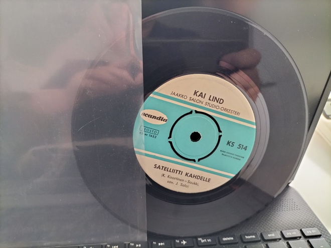 KAI LIND, Sateliitti kahdelle / Ei sanaakaan, 7'' -64