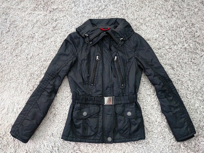 edc by esprit musta kevyttoppatakki koko S (36)