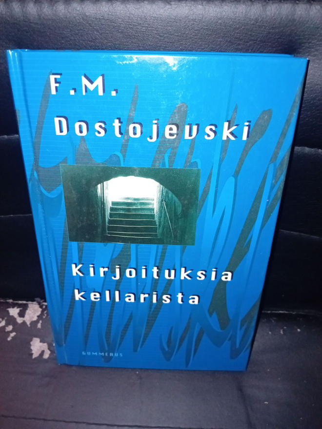 Dostojevski  : Kirjoituksia kellarista ( SIS POSTIKULU )