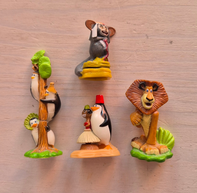 Madagascar Kinder Surprise minifiguureja (4 kpl)