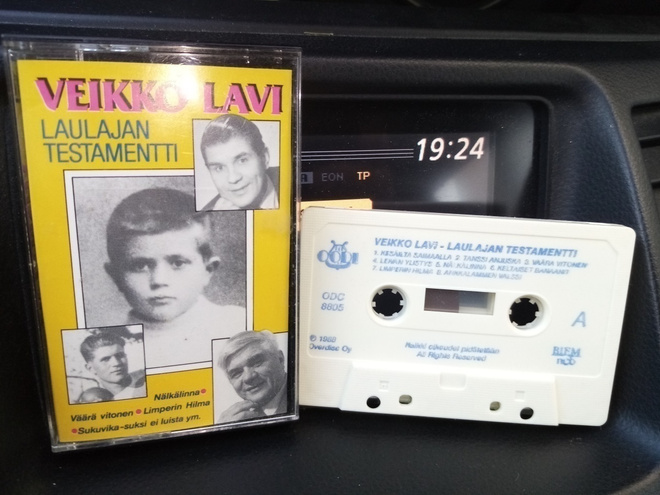 C-KASETTI Veikko LAVI :  Laulajan testamentti ( SIS POSTIKUL