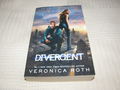 Veronica Roth Divergent  -nid