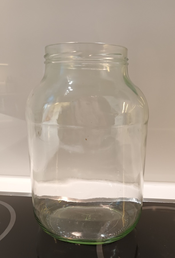 Wanha, hieman vihertävä lasitölkki ,  n. 2,5 litraa
