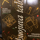 ROMAANISTA TEATTERIESITYKSEKSI - HUOJUVA TALO - pikkukuva 1