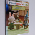 Jenn Docherty : Sweet needle felts : 25 projects to wear,... - pikkukuva 1