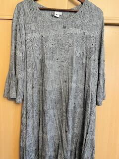 POLA **Musta-harmaa mekko**, koko XXL
