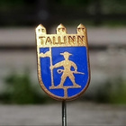 Tallinn Emalinen raskasmetallinen merkki. Halkaisija - 17 mm - pikkukuva 5
