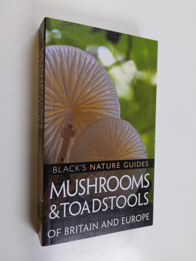 Andreas Gminder ym. : Mushrooms and Toadstools of Britain...