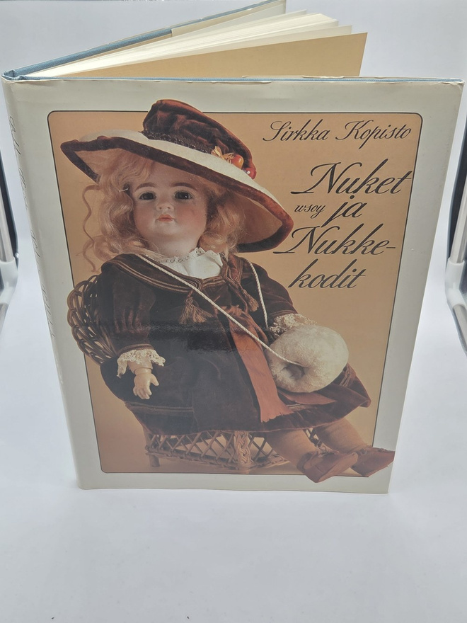 Sirkka Röpistö - Nuket ja Nukkekodit