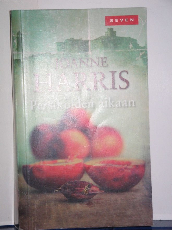 Joanne Harris : Persikoiden aikaan