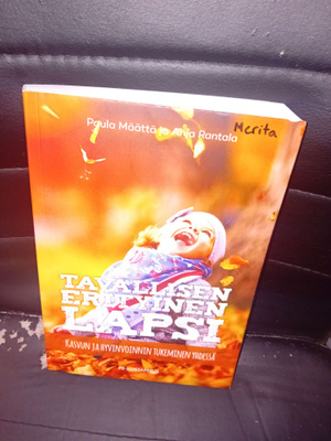 Määttä : Tavallisen erityinen lapsi  ( SIS POSTIKULU )