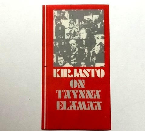 Kirjasto on täynnä elämää tarra