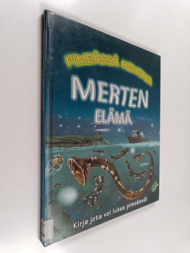 Nicholas Harris : Pimeässä hohtava merten elämä