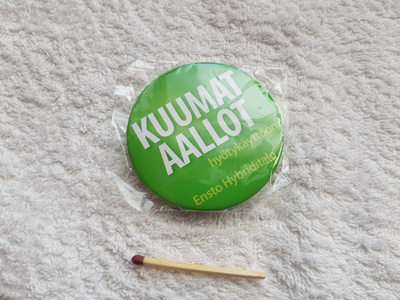 KUUMAT AALLOT Rintanappi