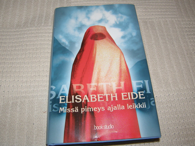 Elisabeth Eide Missä pimeys ajalla leikkii  -sid