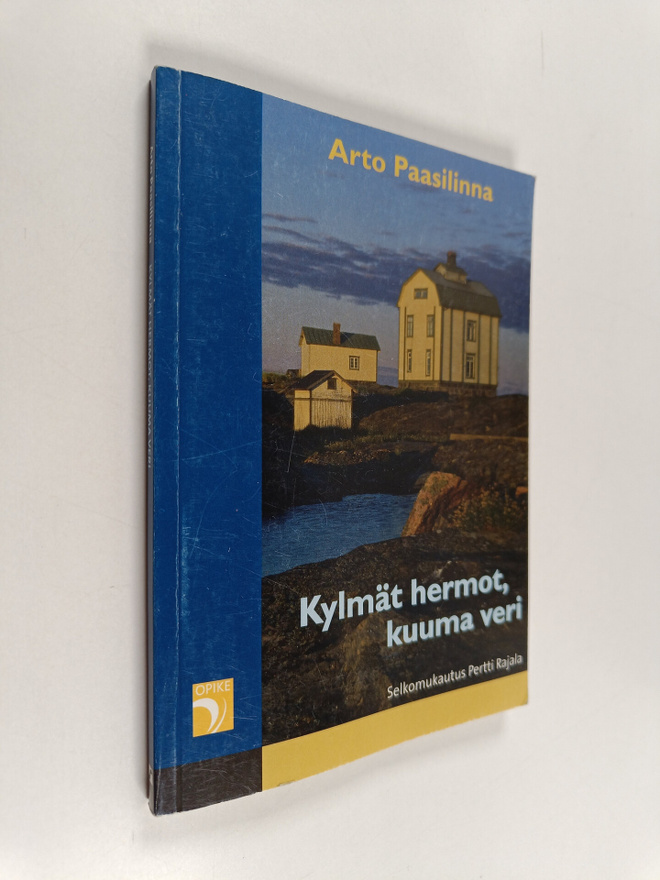 Arto Paasilinna : Kylmät hermot, kuuma veri