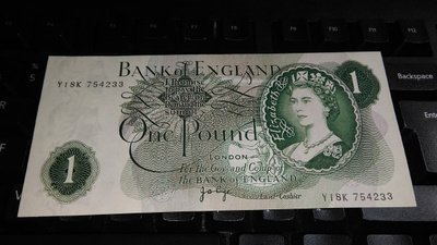 Englanti England 1 Pound P374 1966-77 XF+