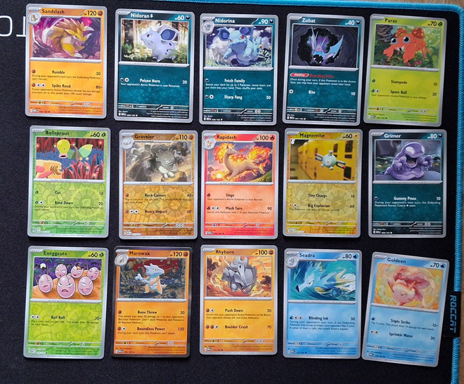 Pokemon kortit 15kpl (#76 Scarlet & Violet 151)