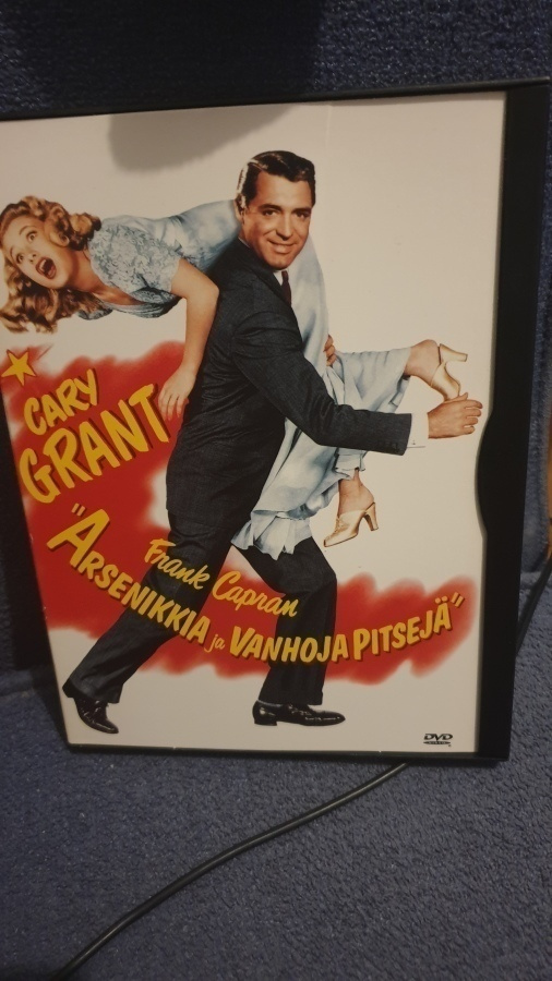 Arsenikkia ja Vanhoja Pitsejä (Cary Grant)