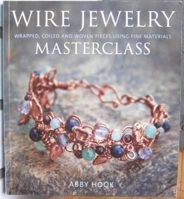 Abby Hook: Wire Jewelry Masterclass. 192 s.