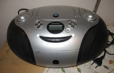 Grundig radio kunnossa (CD, kasetti, MP3 vialliset)