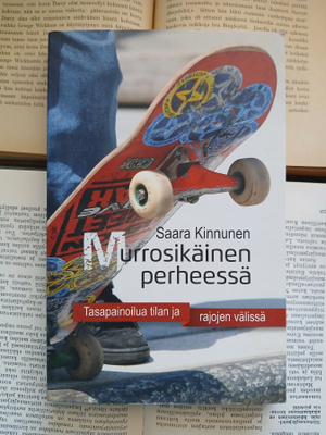 Saara Kinnunen - Murrosikäinen perheessä (nid.)