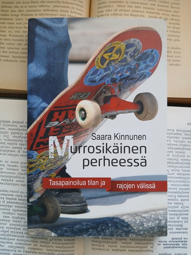 Saara Kinnunen - Murrosikäinen perheessä (nid.)