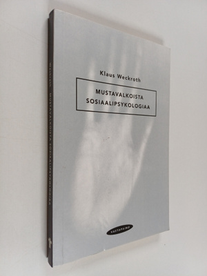 Klaus Weckroth : Mustavalkoista sosiaalipsykologiaa
