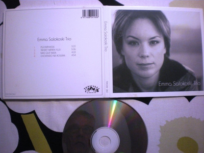 CD Emma Salokoski Trio: Puutarhassa NIMMAREILLA