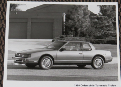 1988 Oldsmobile Toronado Trofeo pressikuva - KUIN UUSI  ISO