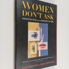Linda Babcock : Women don't ask : negotiation and the gen... - pikkukuva 1