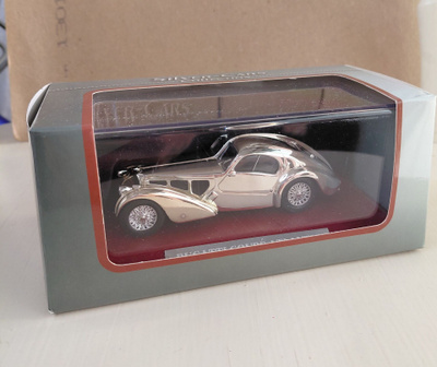 Bugatti Coupe Atlantic Silver-Cars Collection 1:43