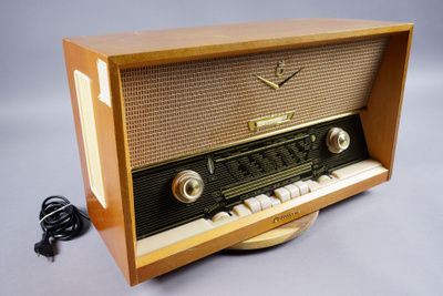 080. Celeston 'Stereo Cadet 2000' putkiradio.