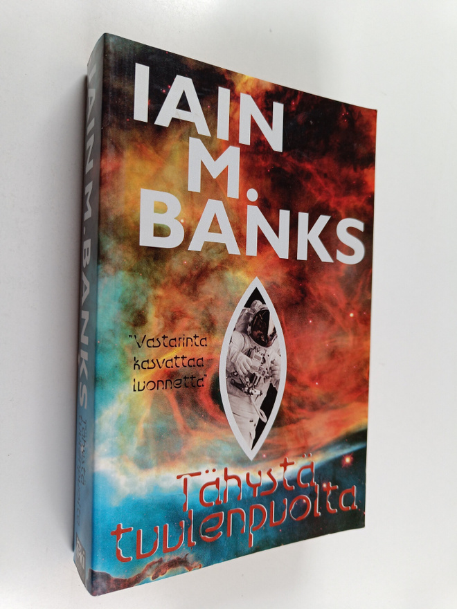 Iain Banks : Tähystä tuulenpuolta