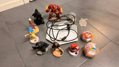 Disney Infinity 3.0 -paketti: alusta + hahmo + powerdiscit