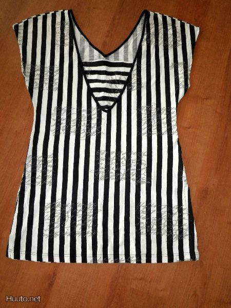 NANSO MUSTA-VALKOINEN PYSTYRAITA TUNIKA KOKO: M/L