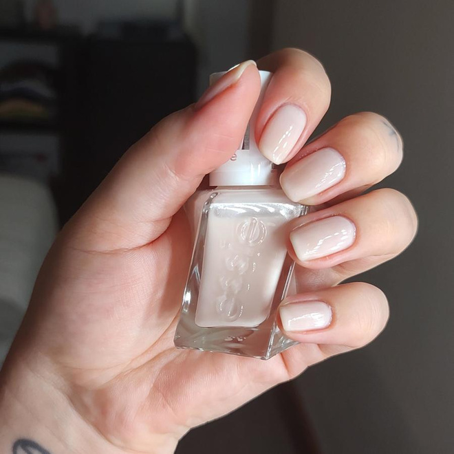Essie kynsilakka Fairy Tailor
