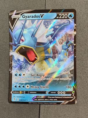 Gyarados V - 028/203 - Pokemon Evolving Skies Sword & Shield