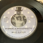 Mikko Alatalo Mummoni ja moukarinheitto Hihat single NM - pikkukuva 2