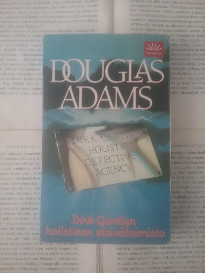 Douglas Adams - Dirk Gentlyn holistinen etsivätoimisto (nid)
