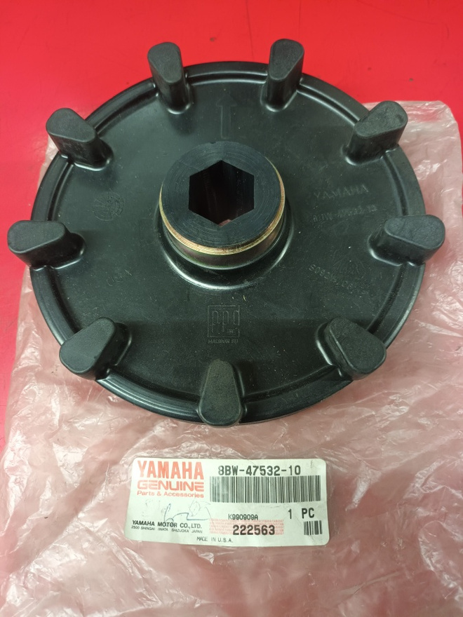 Yamaha-moottorikelkan "vetoratas" 8BW-47532-10