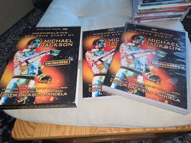 Michael Jackson – Moonwalking: The True Story – DVD + kirja