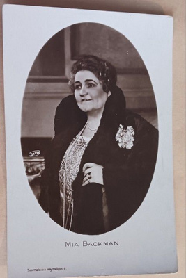 Mia Backman - teatterinjohtaja, ohjaaja, näyttelijä, ei p.