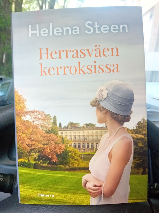 Helena Steen : Herrasväen kerroksissa  ( SIS POSTIKULU )