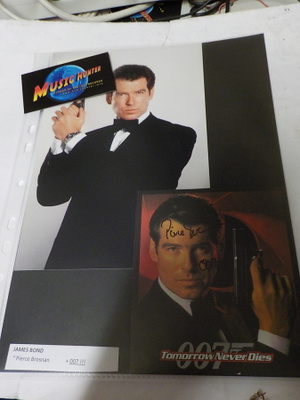 PIERCE BROSNAN NIMIKIRJOITUS + KUVA