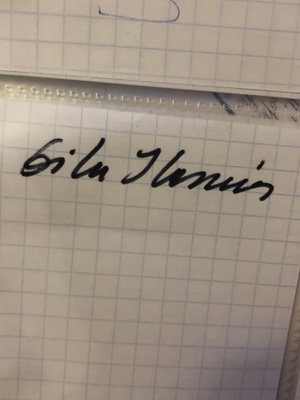 Eila Ilenius nimikirjoitus paperilla