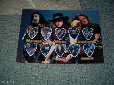 10 kpl METALLICA.. plektraa.(plektra taulu (ei.hv:ei pk)