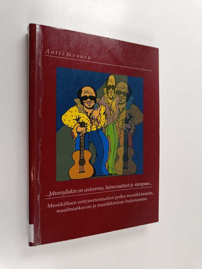 Antti Juvonen : ...Johnnyllakin on univormu, heimovaattee...