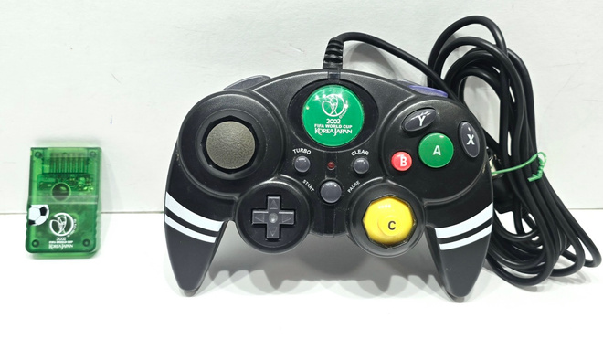 Gamecube - Thrustmaster FIFA World Cup ohjain + muistikortti