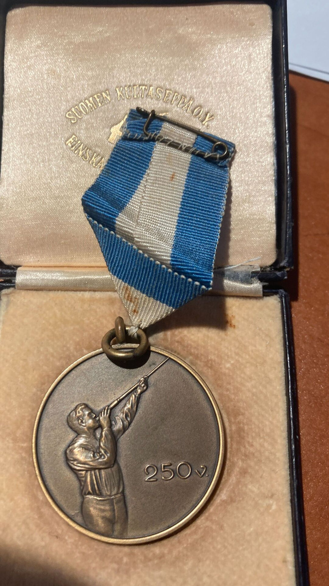Suomen lasiteollisuuden muistomitalli 1681-1931